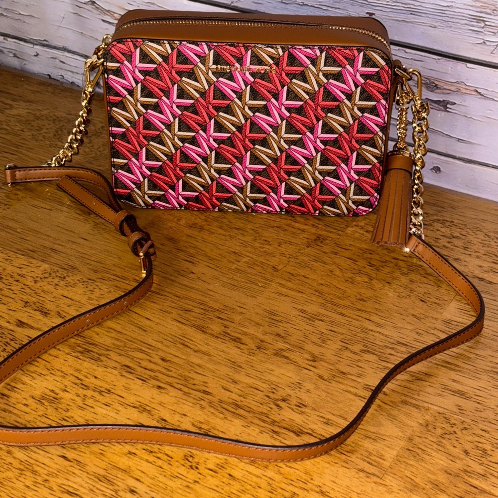 Michael kors jet set medium camera crossbody bag.